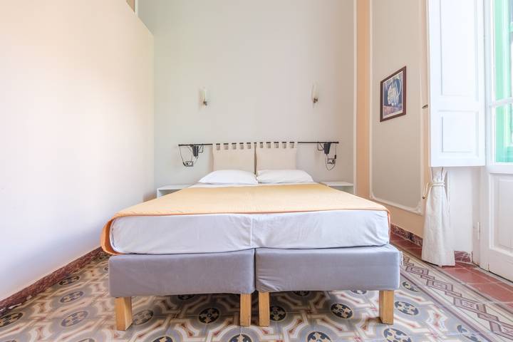 Epoque Room '1921' with Balcony in Messina, Messina Provinsen
