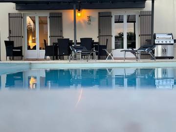 Location de vacances pour 6 personnes, avec jardin ainsi que vue et piscine à Cabasse