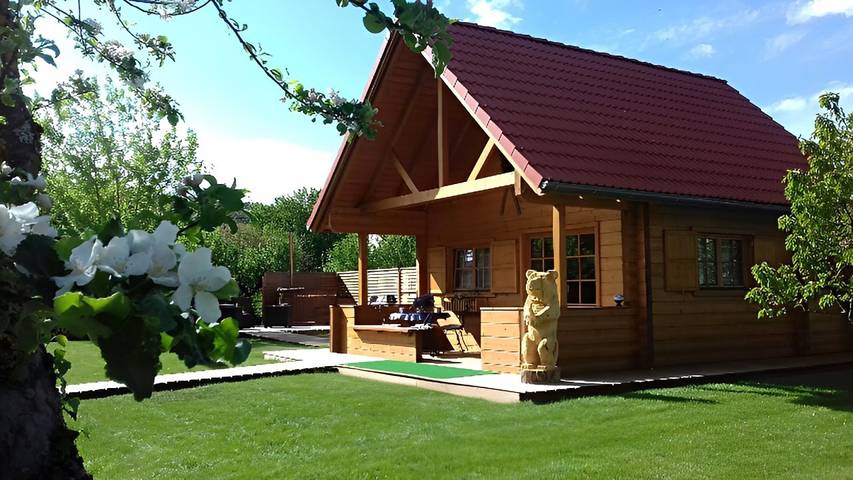 Chalet pour 4 personnes, avec Jacuzzi ainsi que Terrasse et Jardin