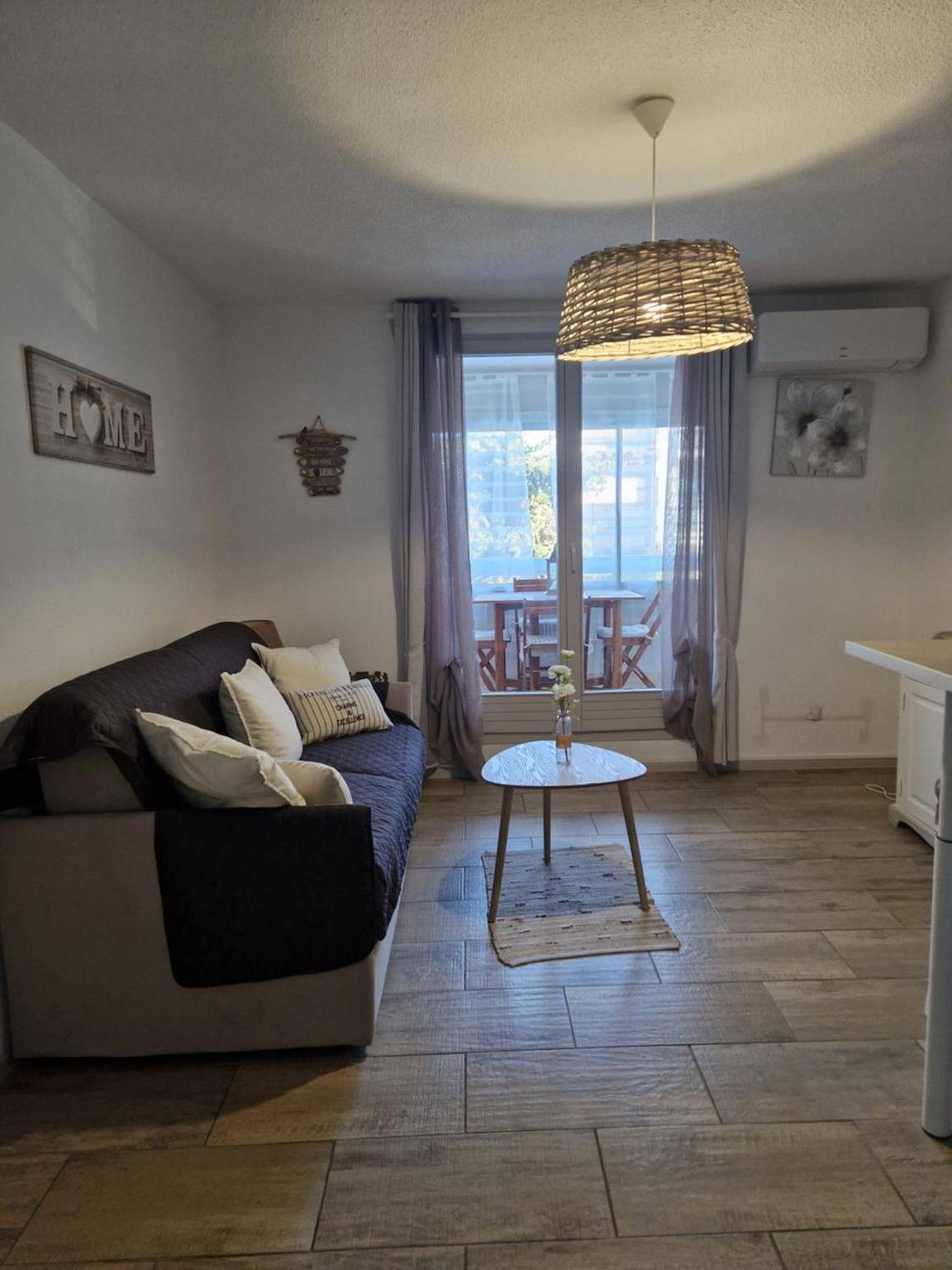 Studio entier, Studio 'Sanary Sur Mer, Soleil Et Douceur I' avec terrasse privée, Wi-Fi et climatisation in Sanary-sur-Mer, Région de Toulon