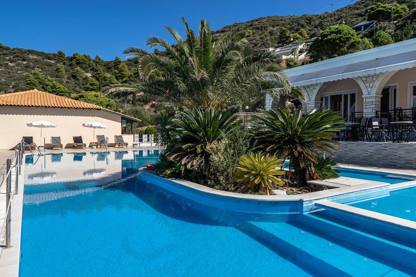 Entire studio, Apartment in a Hotel 'Sunset Premium Studio 1' with Sea View, Shared Pool, & Wi-Fi in Agios Nikitas, Greece