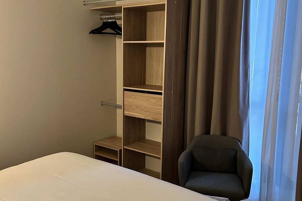 Entire apartment, Apartment 4 persons air-conditioned 1 bedroom + sofa bed Puy de Pourcharet A04 in Châtel-Guyon, Riom region