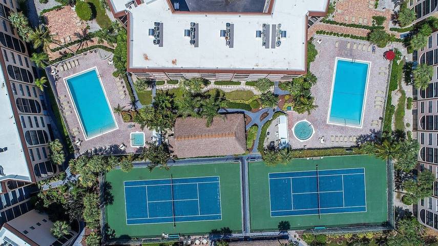 Vacation rental for 5 people, with balcony and pool as well as hot tub in Marco Island