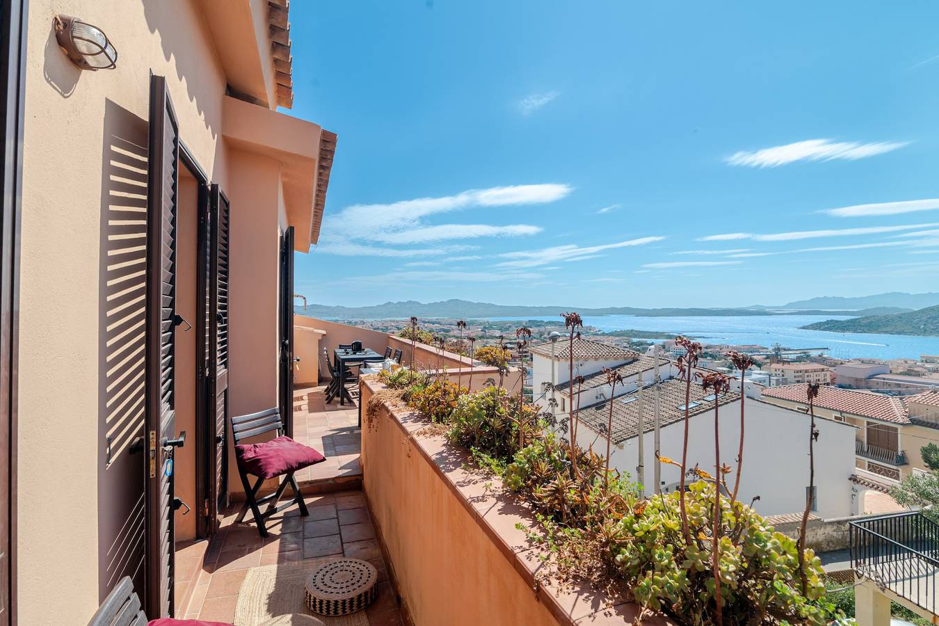 Ferienwohnung 'Attico Vista Mare- La Maddalena' mit Meerblick und privater Terrasse in Parco Nazionale dell'Arcipelago di La Maddalena, La Maddalena