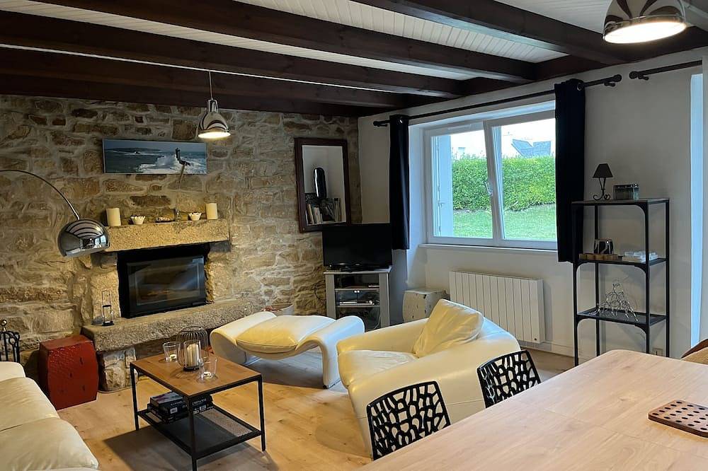 Typical Breton stone fisherman's cottage in Le Dossen, Santec