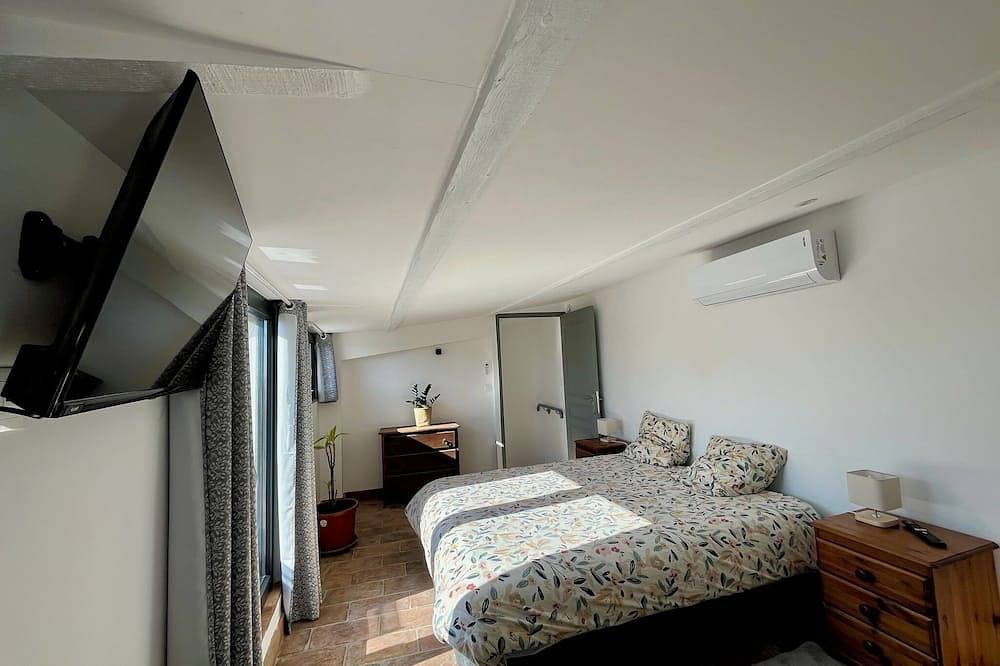 April' House Town house in Neffiès, sleeps 8. Pets welcome. in Neffiès, Béziers region