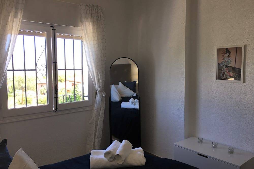 Geheel appartement, Albir Appartement in huis met gemeenschappelijk zwembad, balkon met berg en zeezicht in L'Albir, L'Alfàs del Pi