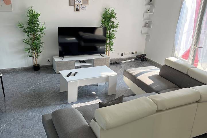 Location de vacances pour 10 personnes, avec jardin dans Précy-sur-Marne