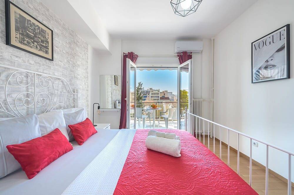 Appartement entier, Superb Acropolis view 3 bedroom apartment in historical center. in Section centrale d'Athènes, Athènes