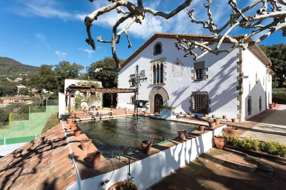 Beautiful Catalan Masía 12pax+40min Barcelona+pool in Arenys de Munt, Costa del Maresme