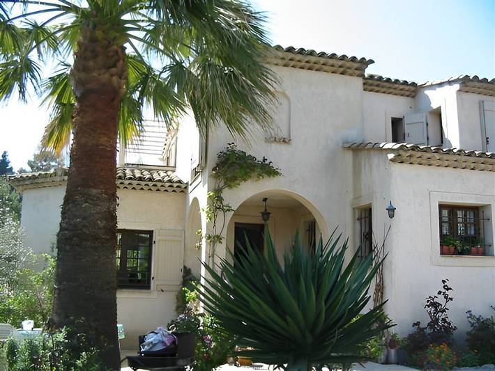 Gîte pour 6 personnes, avec jardin ainsi que piscine et balcon