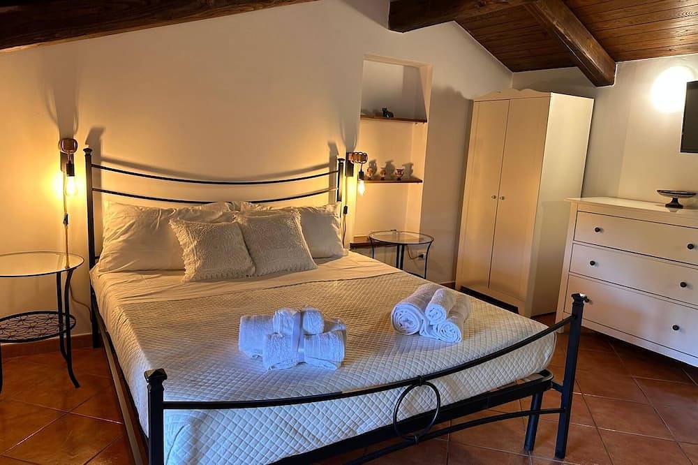 Lovely maisonette twenty steps from the walls of Paestum in Paestum, Cilento