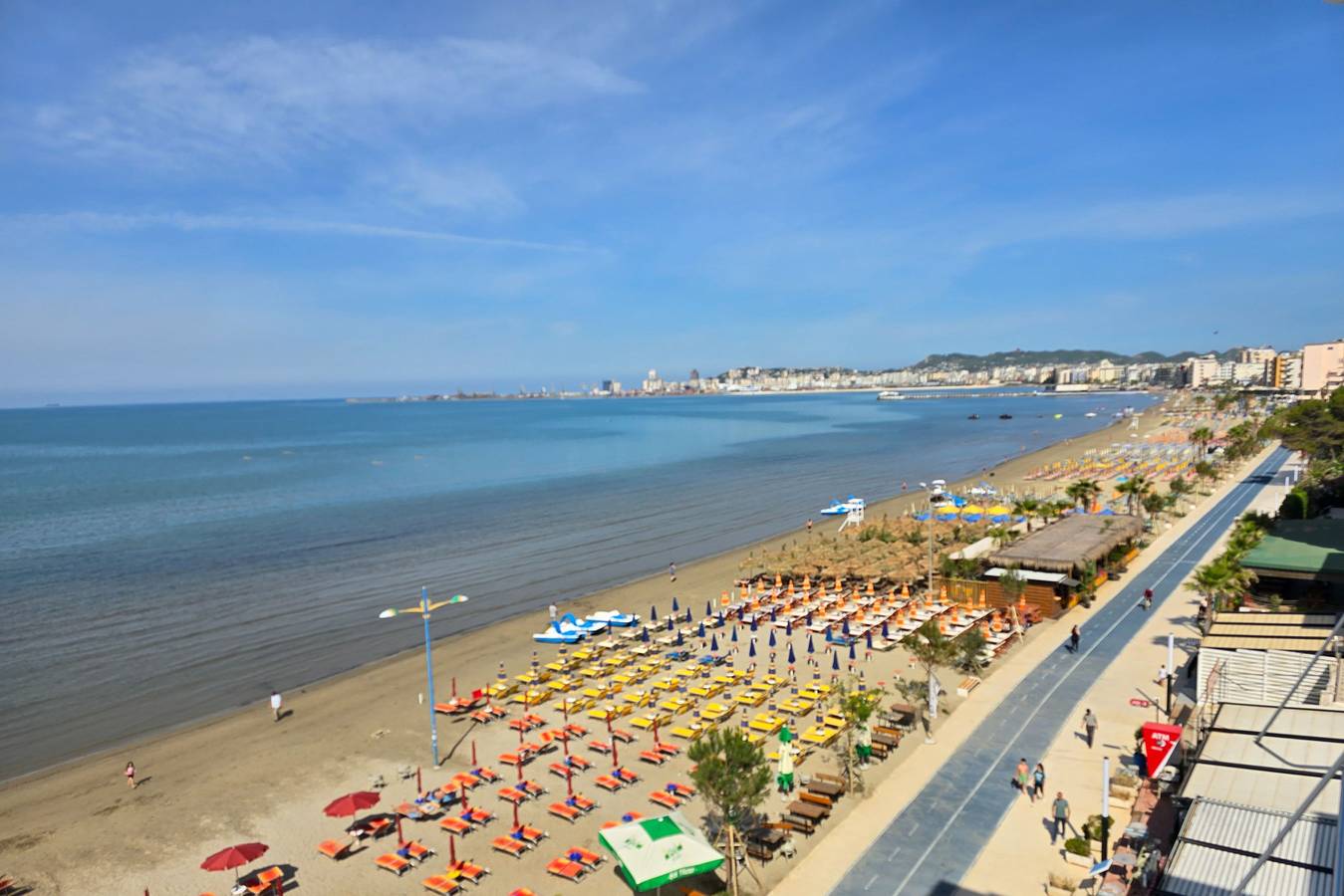 Geheel appartement, Vakantieappartement voor 3 personen met balkon in Durrës (stad), Albanië