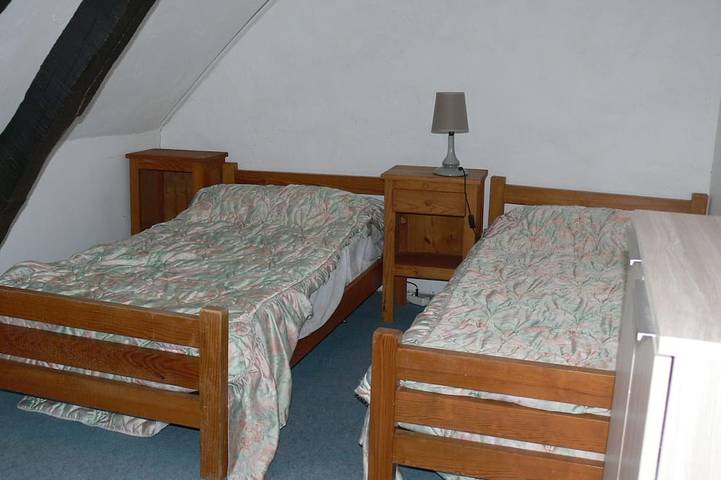 Location de vacances pour 6 personnes, avec piscine et jardin à Allonnes - 4