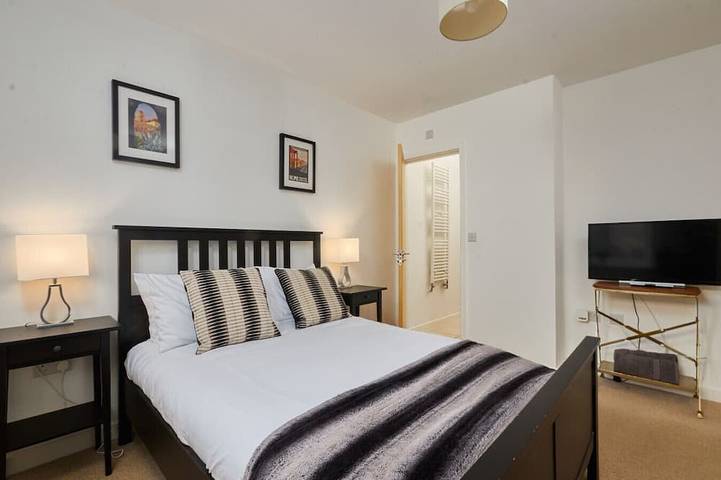 Ganze Wohnung, 2Br+2Bathroom: Nr Tram Stop, Balcony, Fast Wifi in Nottingham, Östliches Mittelengland