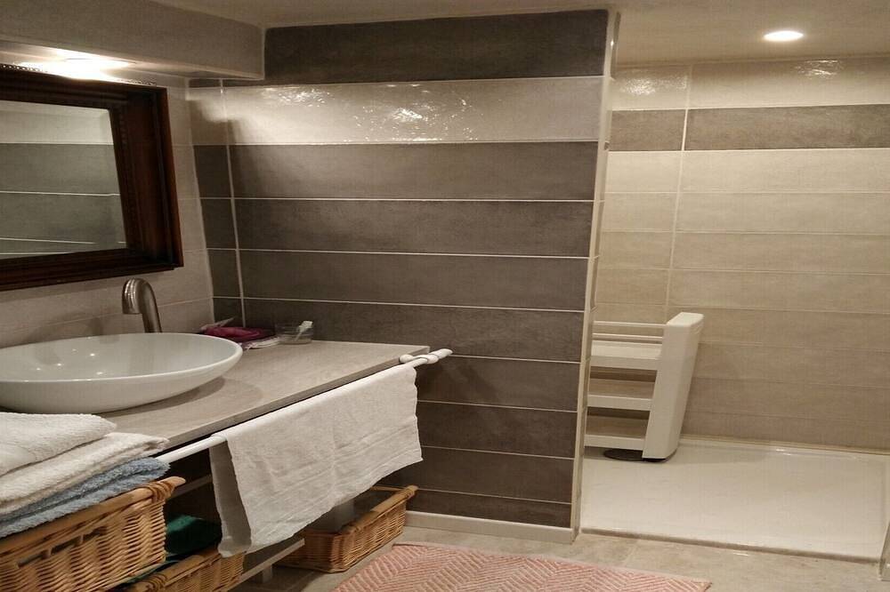 Entire apartment, Beautiful apartment with private garden in Grasse, Cannes region
