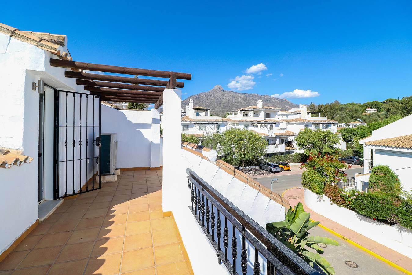 Los Naranjos Marbella townhouse in Nueva Andalucia Golf Valley, Marbella