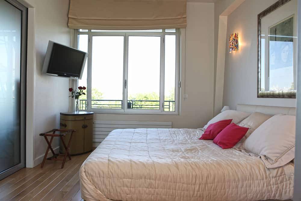 Appartement entier, Champs Elysées / Montaigne, une vue superbe! 2 Bd, 2 bains, modernes avec Central Air in Tour Eiffel, Paris