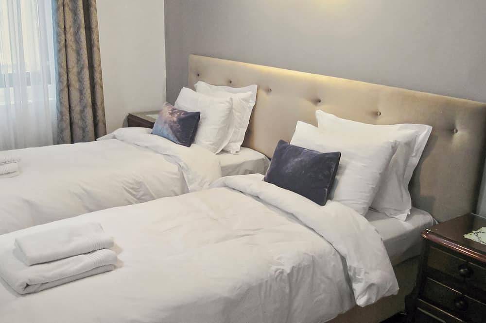Entire apartment, Style, character, frescoes, terrace views, Galata! in Beyoğlu, Istanbul
