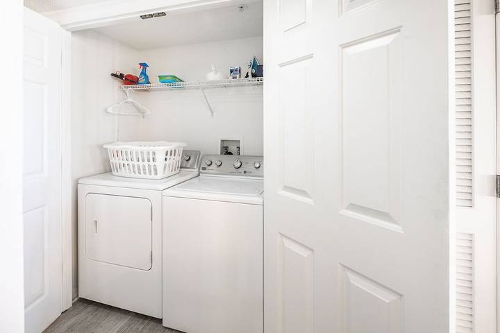 Vacation rental for 8 people, with pool and balcony in Folly Beach