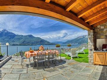 Gîte pour 2 personnes, avec vue ainsi que jardin et vue sur le lac à Vercana