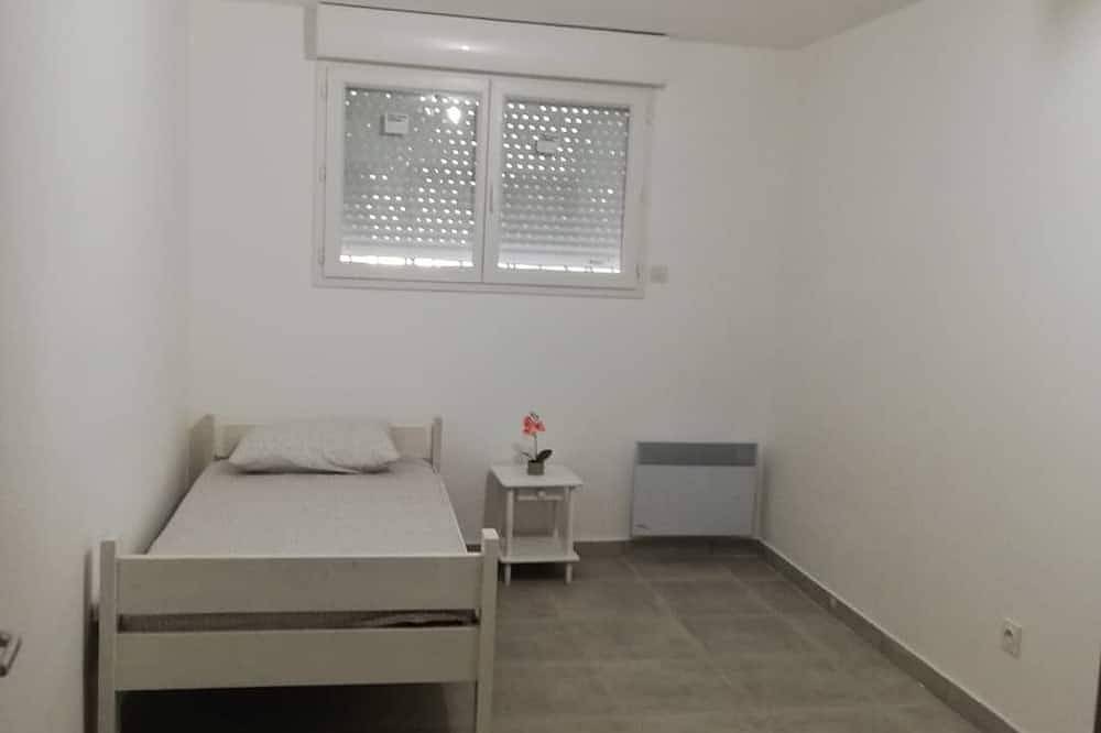 Appartement entier, Appartement entierement a neuf,  equipement neuf in Chusclan, Région de Nîmes