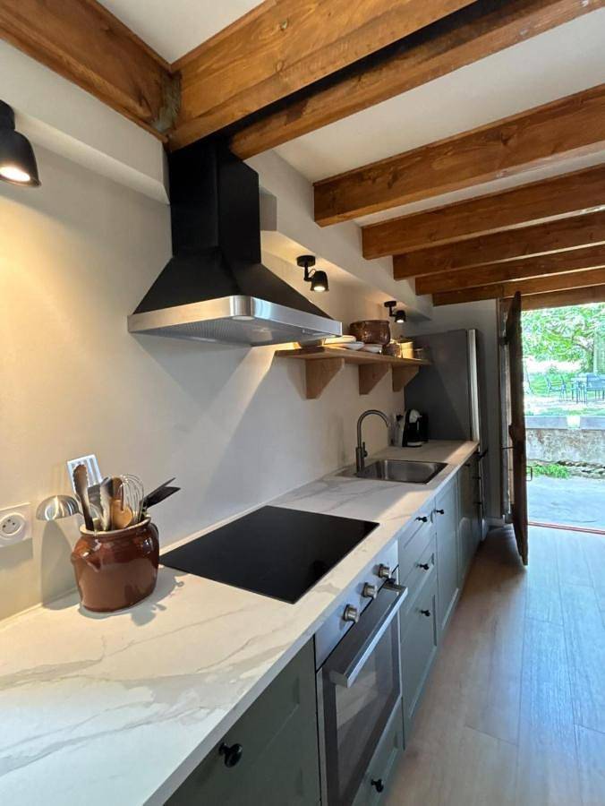 Location de vacances pour 6 personnes, avec Terrasse et Jardin ainsi que Piscine et Vue à Virazeil