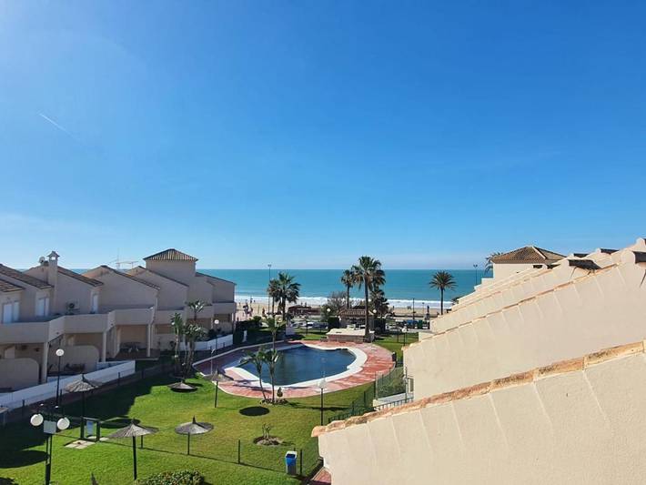 Ferienhaus mit Meerblick für 6 Personen, mit Ausblick und Pool sowie Garten und Terrasse