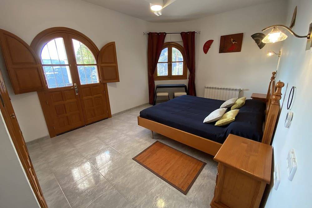 Villa independiente, magnifica vista al mar, piscina privada, Wifi in Sayalonga, Costa del Sol