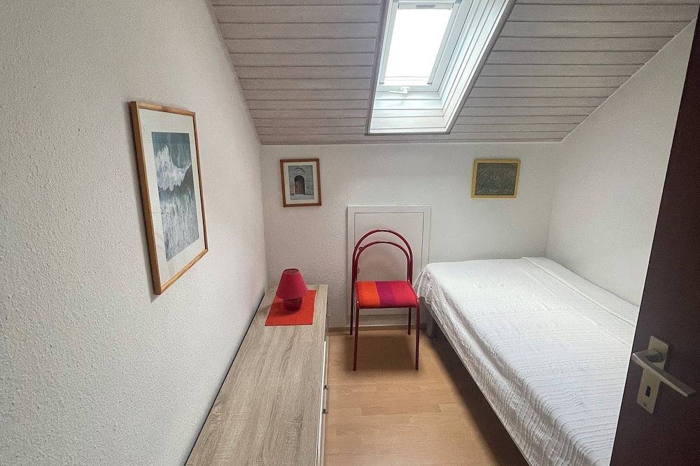 Ganze Wohnung, Ruhig gelegene Ferienwohnung mit Balkon - 4km vom Bodensee entfernt in Langenargen, Region Bodensee-Oberschwaben