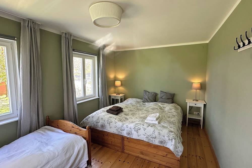 Idyllische Lage - Ferienhaus für Familien mit Hund 1 Std. vor Berlin am See. in Neuruppin, Ruppiner Seenland