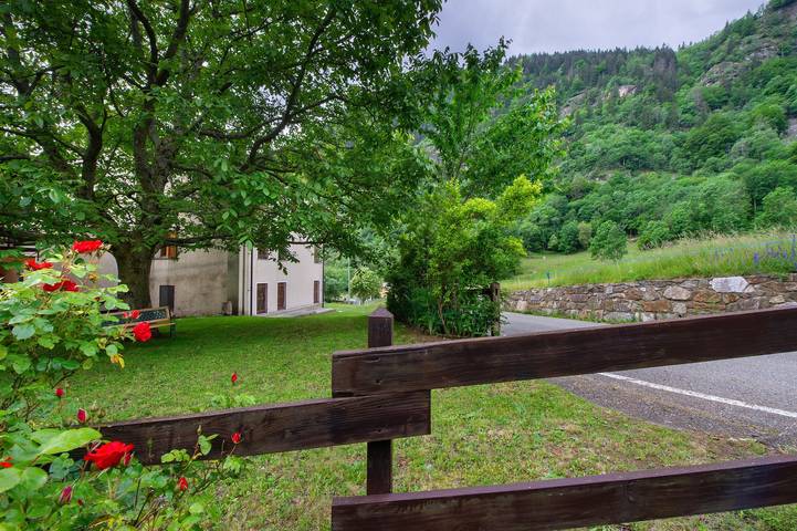 Hel lejlighed, Apartment 'Luéisch Ketschu 1' with Mountain View, Shared Garden and Wi-Fi in Riccourt, Comune di Issime