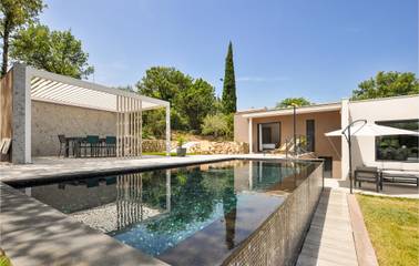 Gîte pour 6 personnes, avec terrasse ainsi que jardin et piscine à Callian