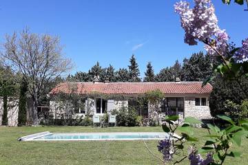 Location de vacances pour 6 personnes, avec jardin et terrasse à Murs