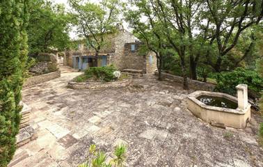Gîte pour 6 personnes, avec jardin et terrasse à Goult