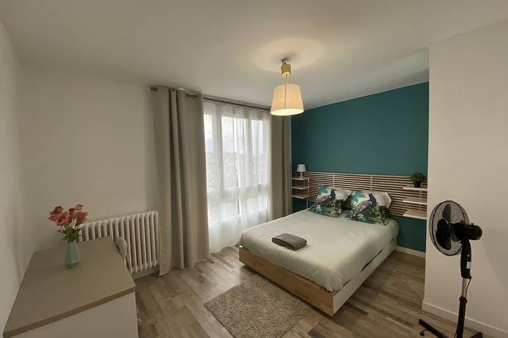 Entire apartment, Le Majestic in Saint-Étienne, Pilat Regional Nature Park