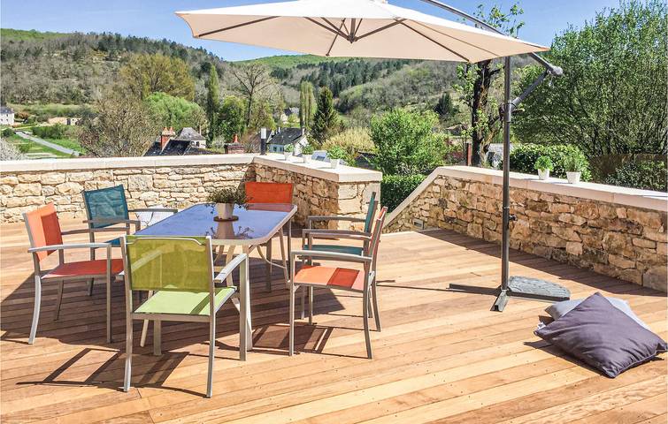 Coly Apartment: Pool, Garden & Parking in Coly-Saint-Amand, Périgord Noir