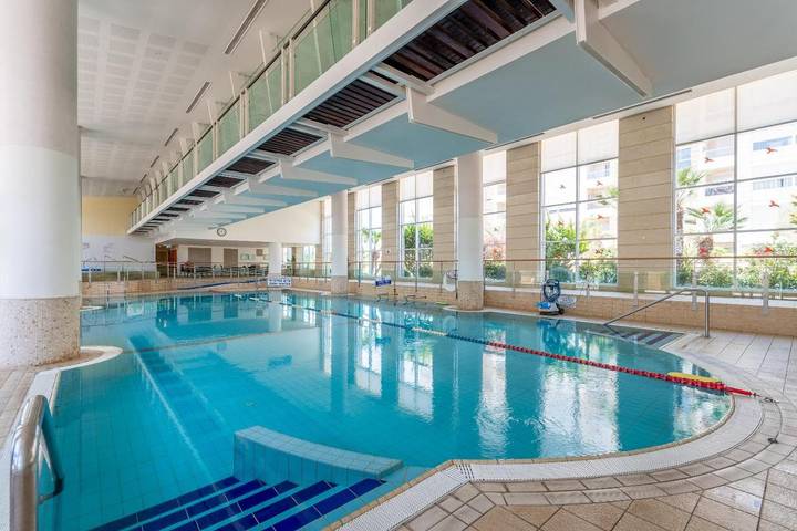 Apartamento de vacaciones para 4 personas, con balcón además de piscina y jacuzzi - 1