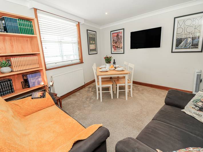 Ganze Wohnung, The Bookshop Apartment in Cowes, Isle of Wight