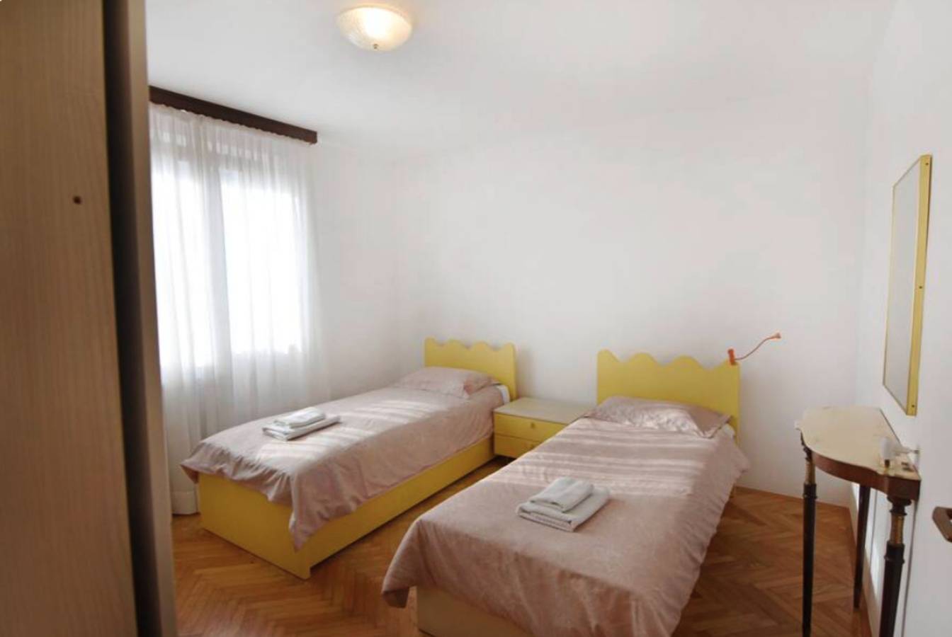 Cijeli apartman, Quiet retreat with terrace in Umag, Umaška regija