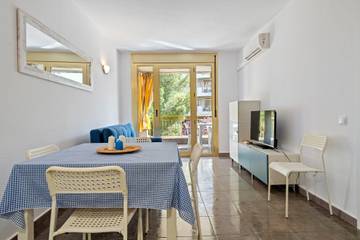 Holiday Apartment for 6 People in Cala dels Capellans (Salou), Salou, Photo 4