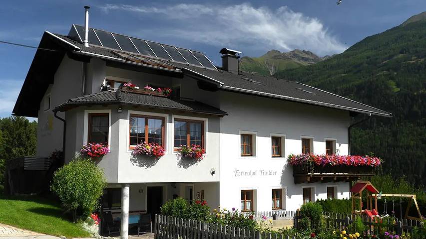 Ferienwohnung für 5 Personen, mit Terrasse und Garten - 1