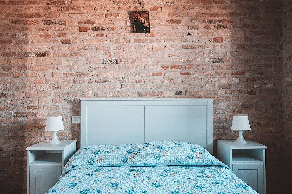 Torre di Palme apartment with panoramic terrace and pool -5 minutes from the sea in Torre di Palme, Provincia de Fermo