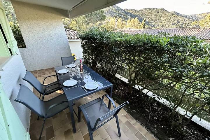 Gîte pour 5 personnes, avec jardin et piscine dans Pramousquier - 2