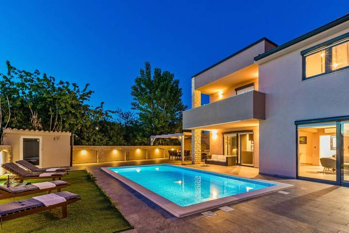 Villa für 8 Personen in Pula