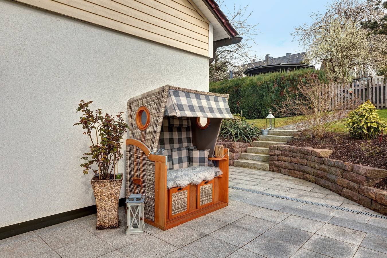 Ganze Wohnung, Design Ferienwohnung Dornröschen mit Terrasse & abschließbarer Garage in Olpe, nahe Biggesee in Olpe, Sauerland