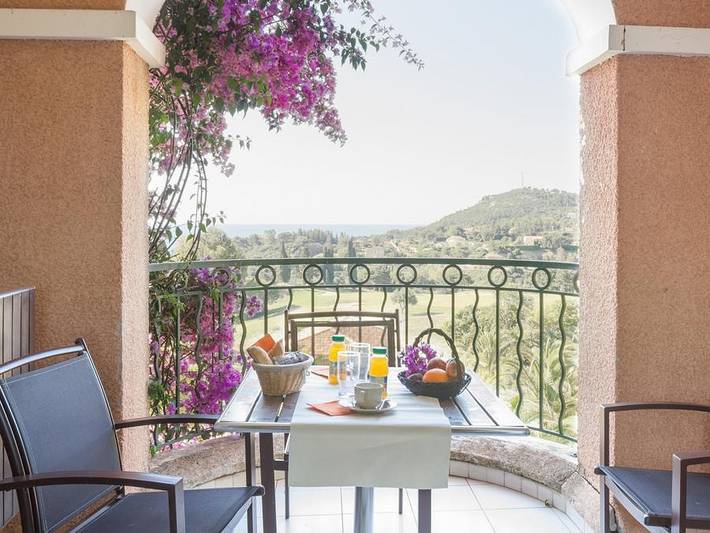 Camping pour 4 personnes, avec terrasse, animaux acceptés dans Massif de l'Esterel - 2
