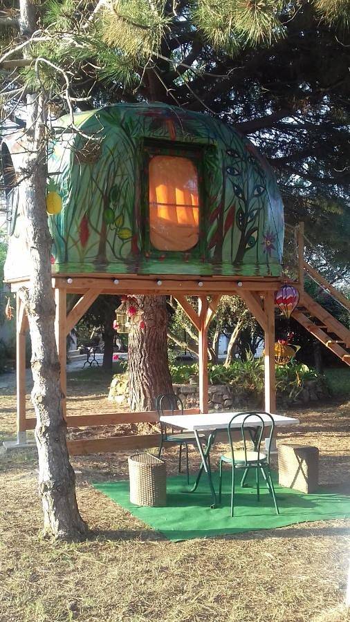 Camping für 2 Personen, mit Terrasse und Garten sowie Pool und Ausblick in Vias