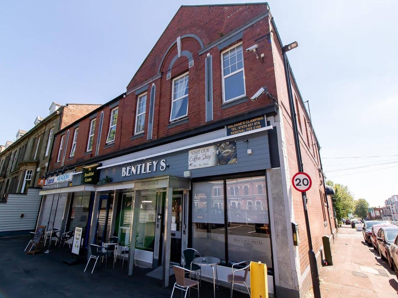 Entire apartment, Oyo Bentleys Hotel Standard Single Room - Shared in Newcastle upon Tyne, Tyne and Wear