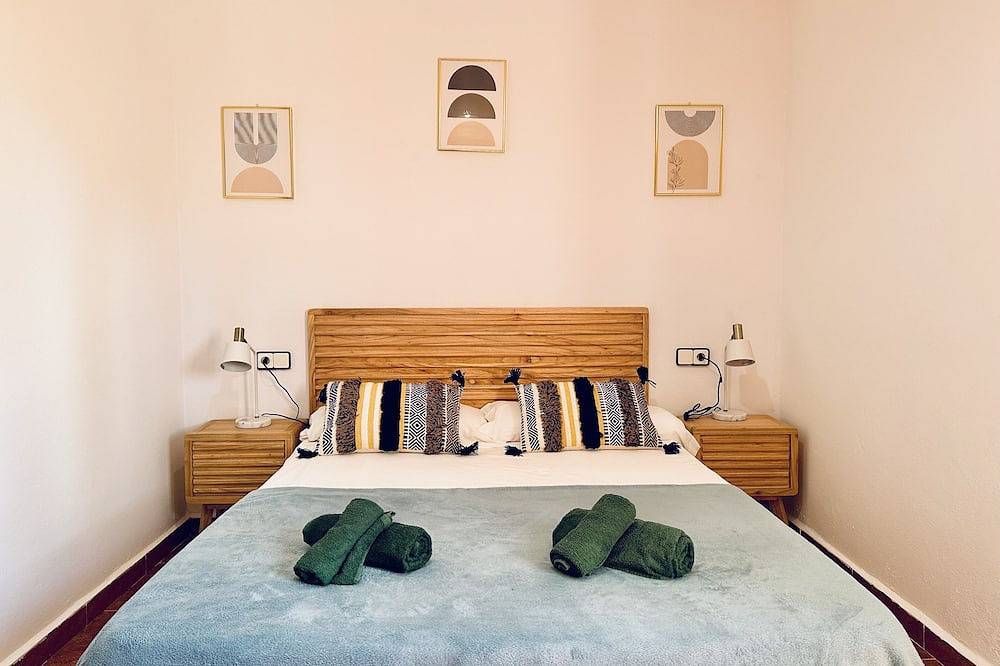 Villa 7 mins to Playa den Bossa and Ibiza town, pool, Bbq in Sant Jordi de ses Salines, Sant Josep de sa Talaia